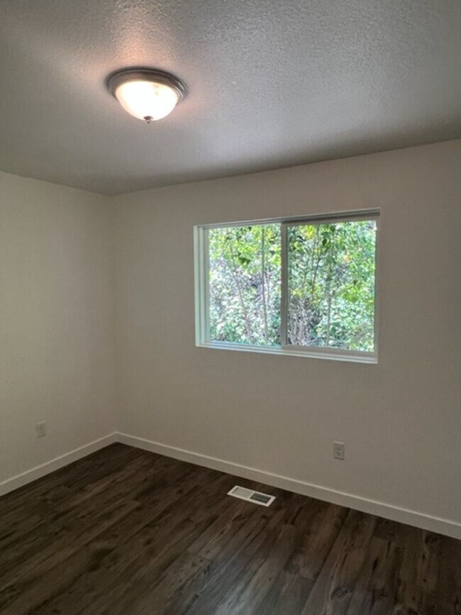 Building Photo - 192 S Church St