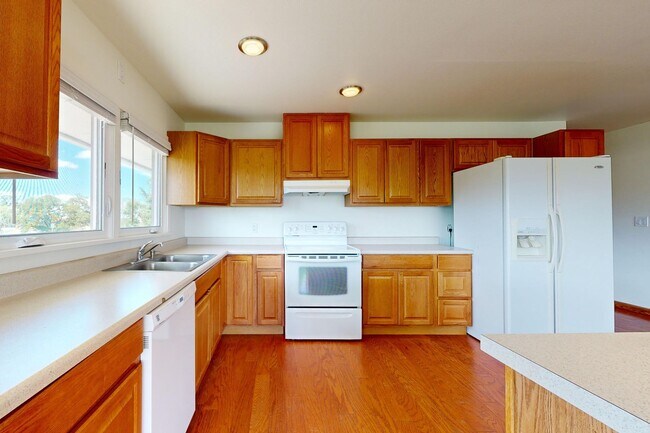 Building Photo - Farmhouse - Showings now Available