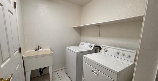 Building Photo - 8609 Highland View