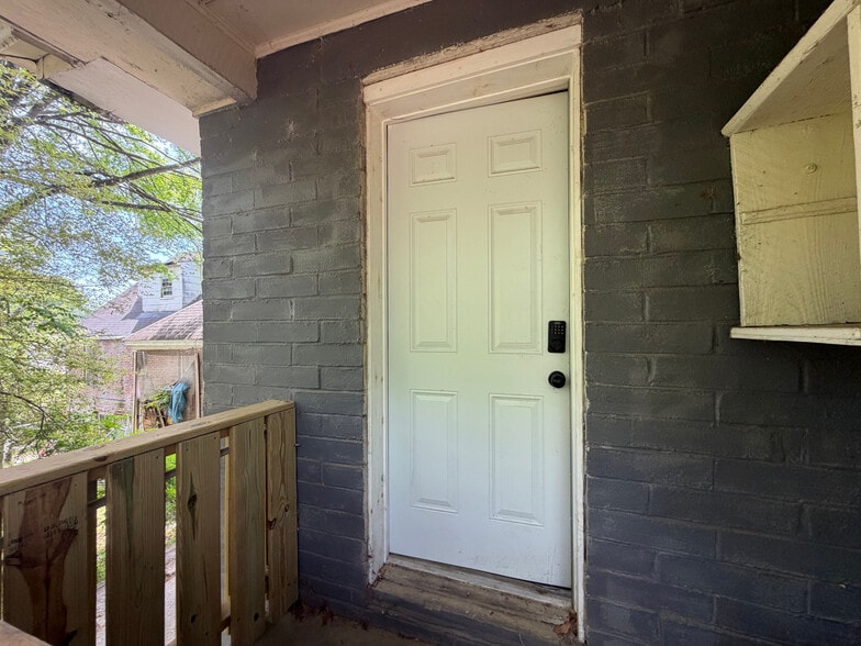 Building Photo - Room in Duplex on M.L.K. Jr Dr SW