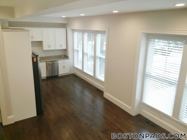 Building Photo - 2044 Beacon St