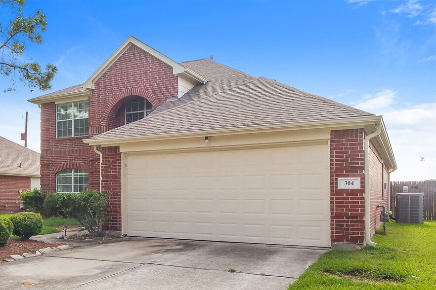 Building Photo - 304 Cedar Branch Dr