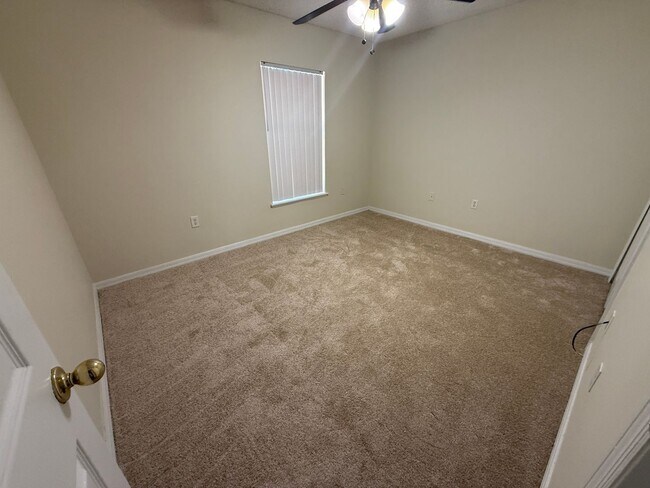 Building Photo - DELTONA: 3 bed/2 bath, Single Family Home