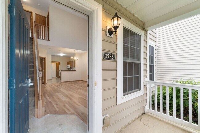 Building Photo - Beautifully Updated Single Family in a Private Community