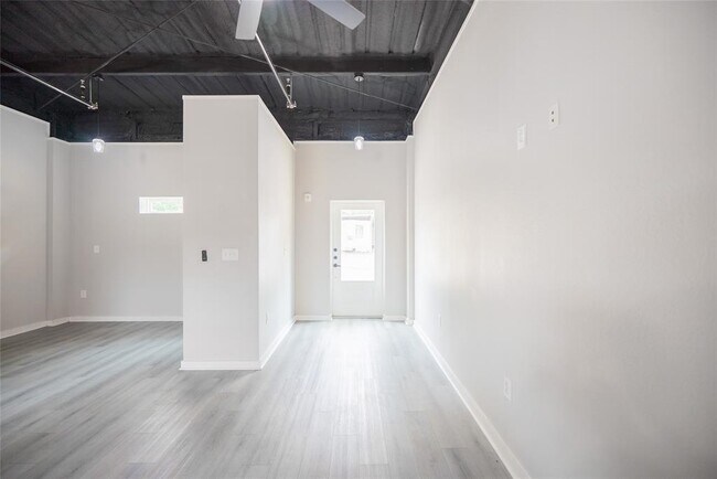 Building Photo - 2612 Castle St