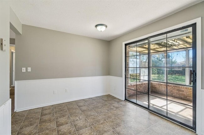 Building Photo - 4009 Vickie Dr