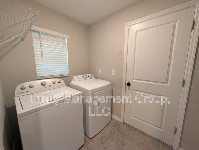 Building Photo - 367 Argyll Dr