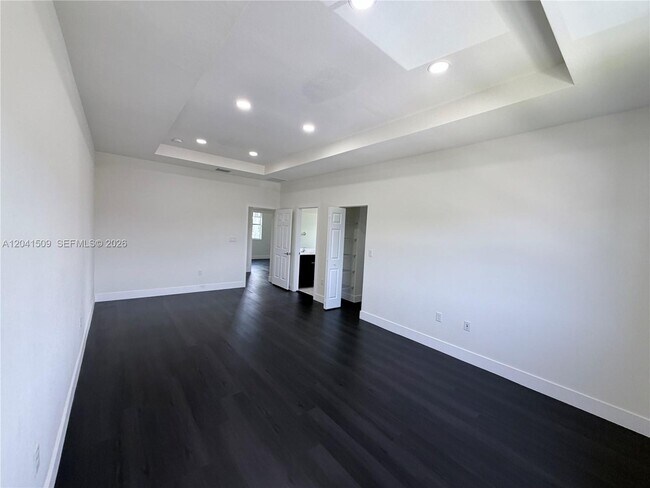 Building Photo - 268 SE 31st Ave
