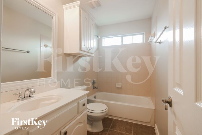 Building Photo - 611 Dover Heights Trail