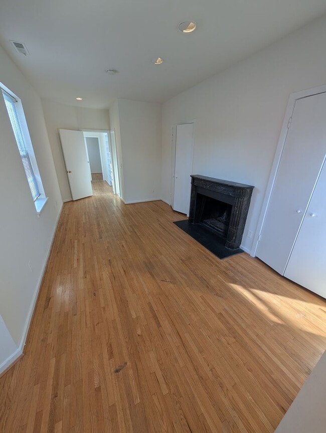 Building Photo - Georgetown Townhouse (Close to the West End and Dupont)