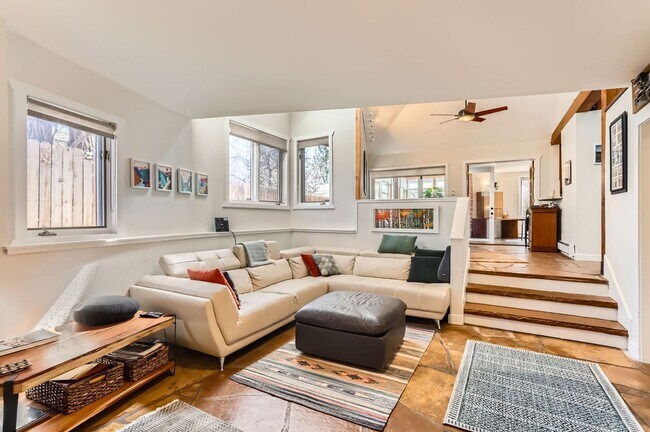 Building Photo - Peaceful 4 BDR Retreat in West Boulder