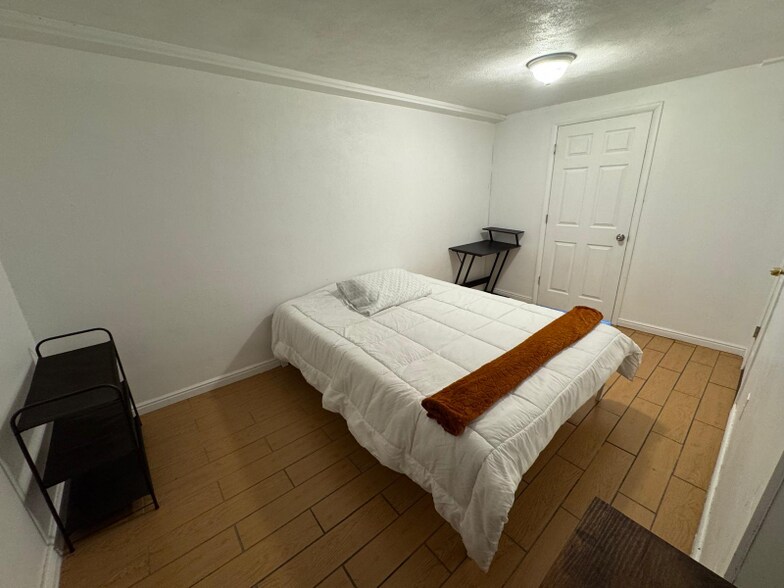 Building Photo - 1509 Foothill Dr