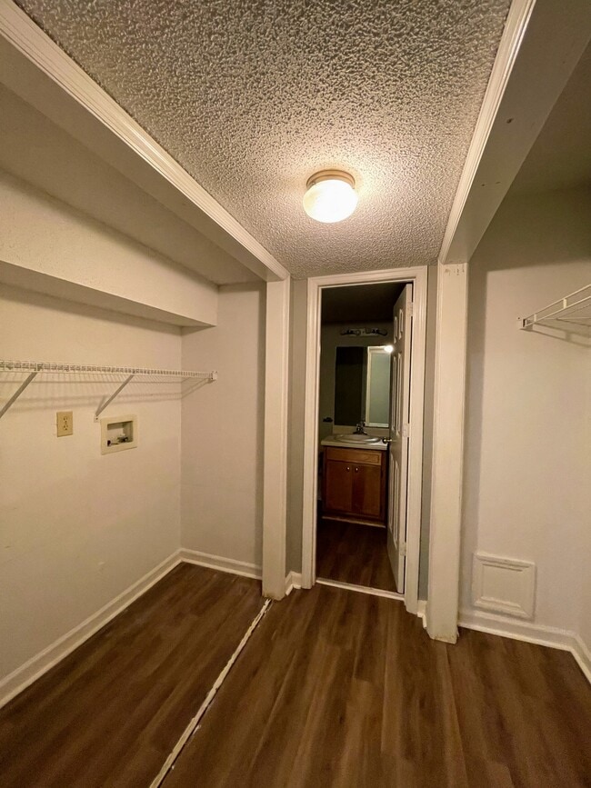 Building Photo - 6634 Willow Pointe Dr NW