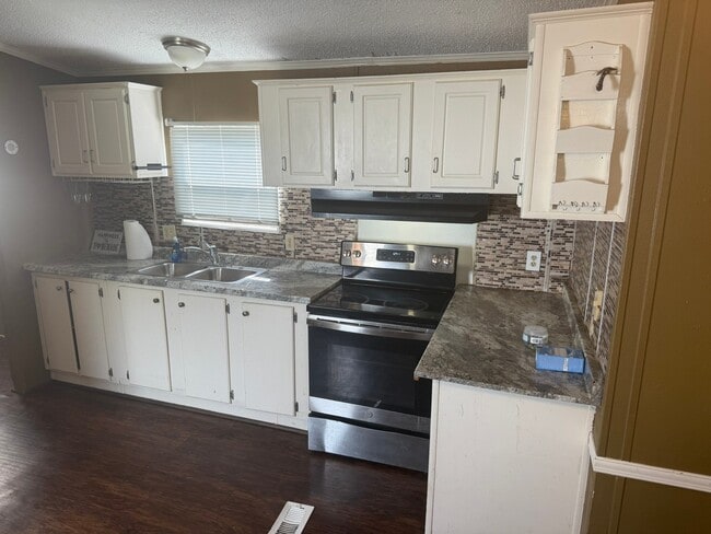 Building Photo - 428 15th St