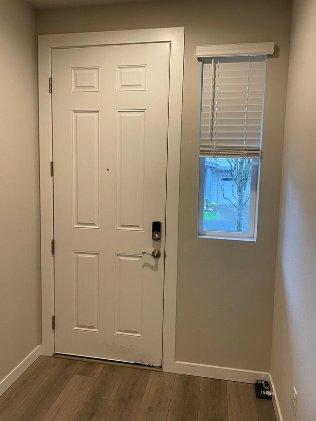 Building Photo - Stunning 3 bedroom 2.5 bathroom Townhome in Bothell!