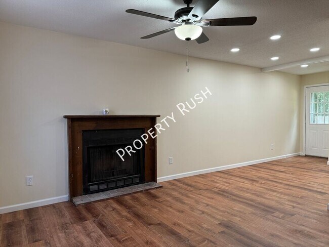 Building Photo - 1511 Rustic Dr