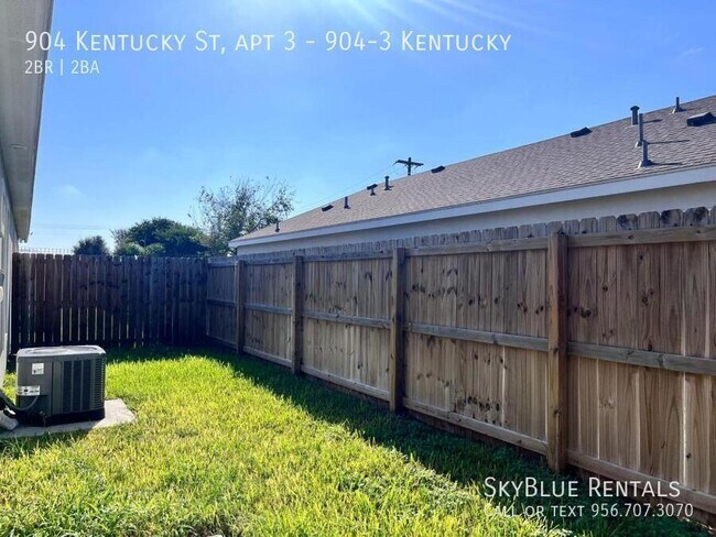 Building Photo - 904 Kentucky St