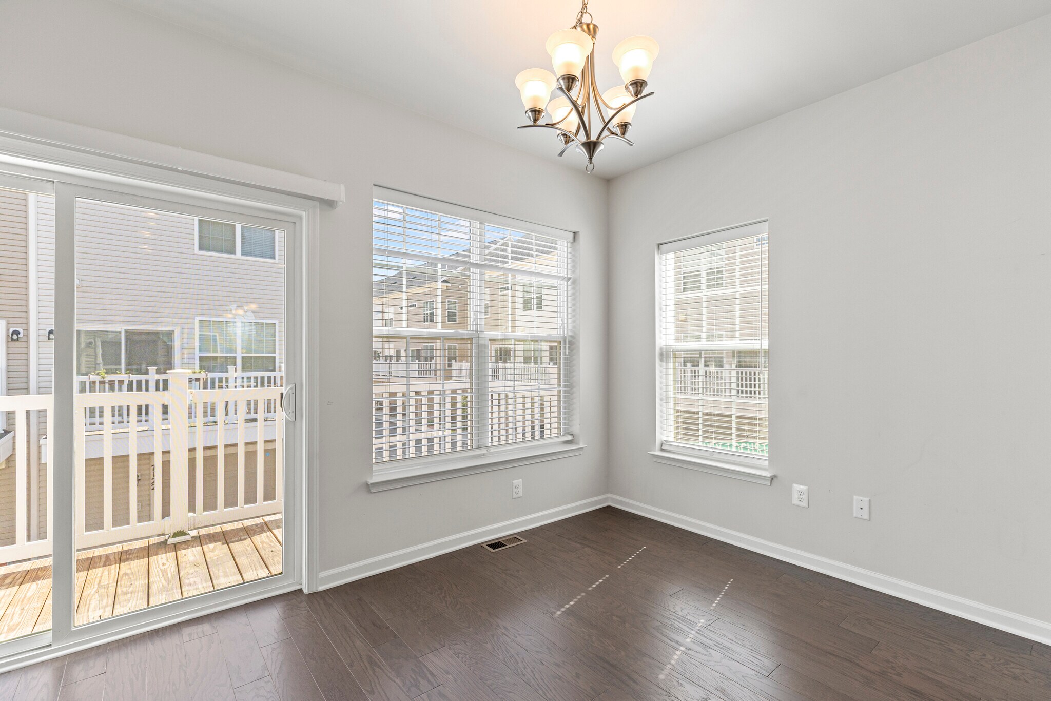 Main Floor - Dining - 7125 Rowlock Aly
