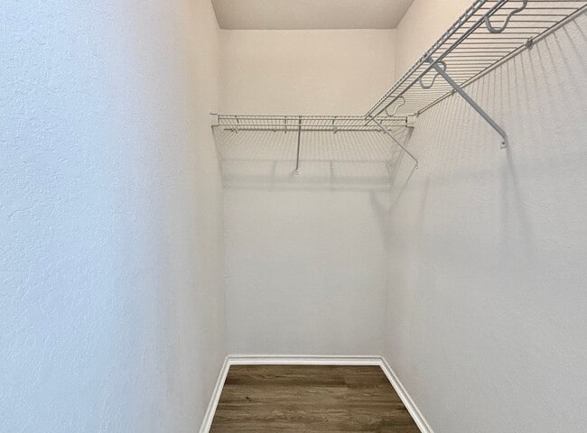 Building Photo - Spacious 4 bed 2.5 bath two-story home!