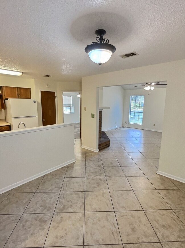 Building Photo - 3 BD 2 BA Home in the Ocean Springs School District
