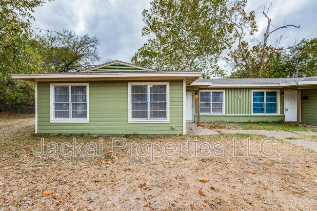 Building Photo - 15 MacArthur Dr