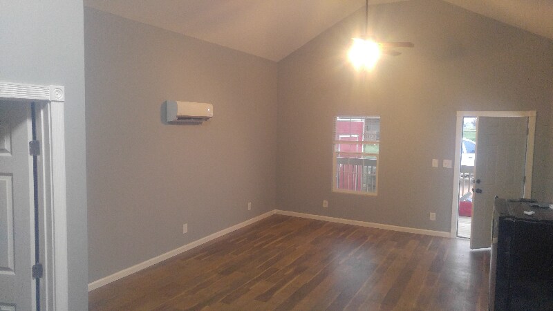 Building Photo - 2014 Family Ln.