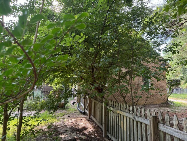 Building Photo - Carolina Lakes!! Close to Marina