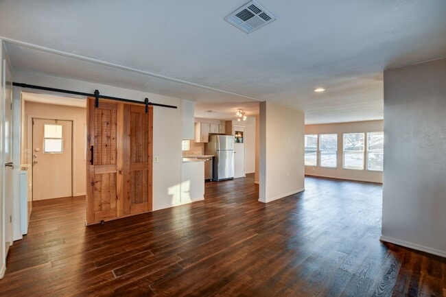 Building Photo - 2 bed, 2 bath Home in Prescott!