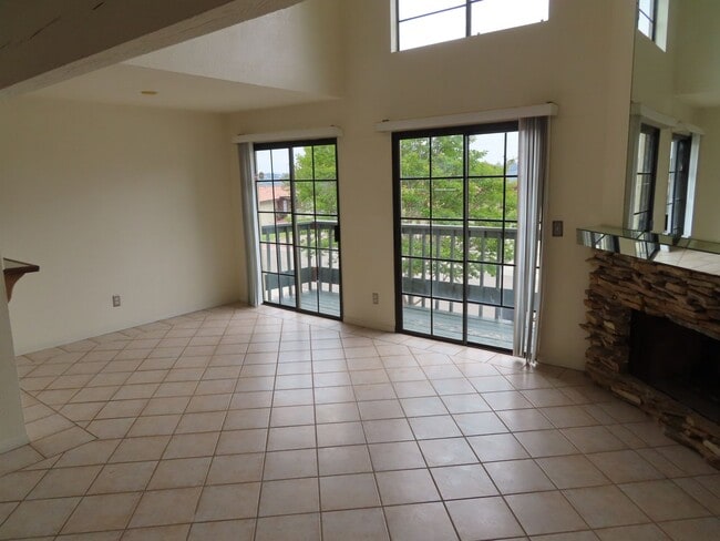 Building Photo - Three Bedroom Townhome with Two-Car Garage