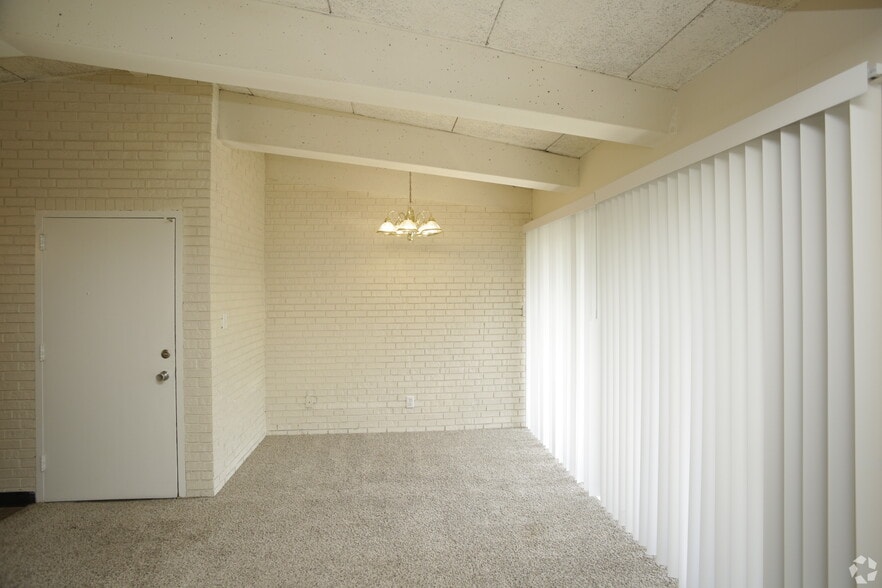 Corinth Gardens 3917 W 84th St Prairie Village KS 66207 Apartment