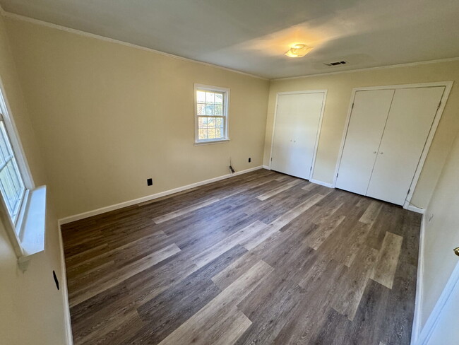 Building Photo - Duplex for Rent