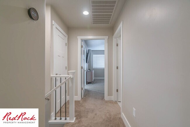 Building Photo - Beautiful townhome in desirable neighborho...