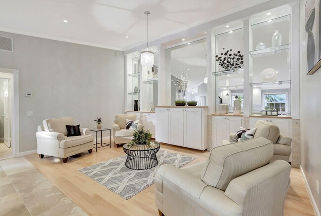 Building Photo - 11361 SW Pembroke Dr