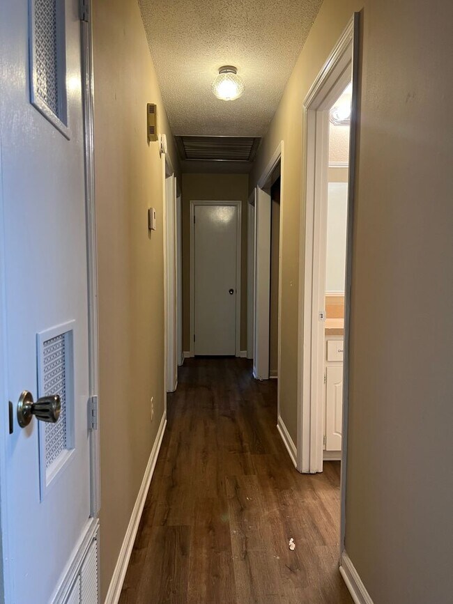 Building Photo - 16 Patty Ln