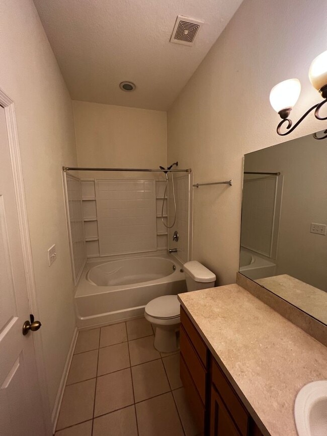 Building Photo - 2 Bedroom 2.5 bath town home in Bartram!