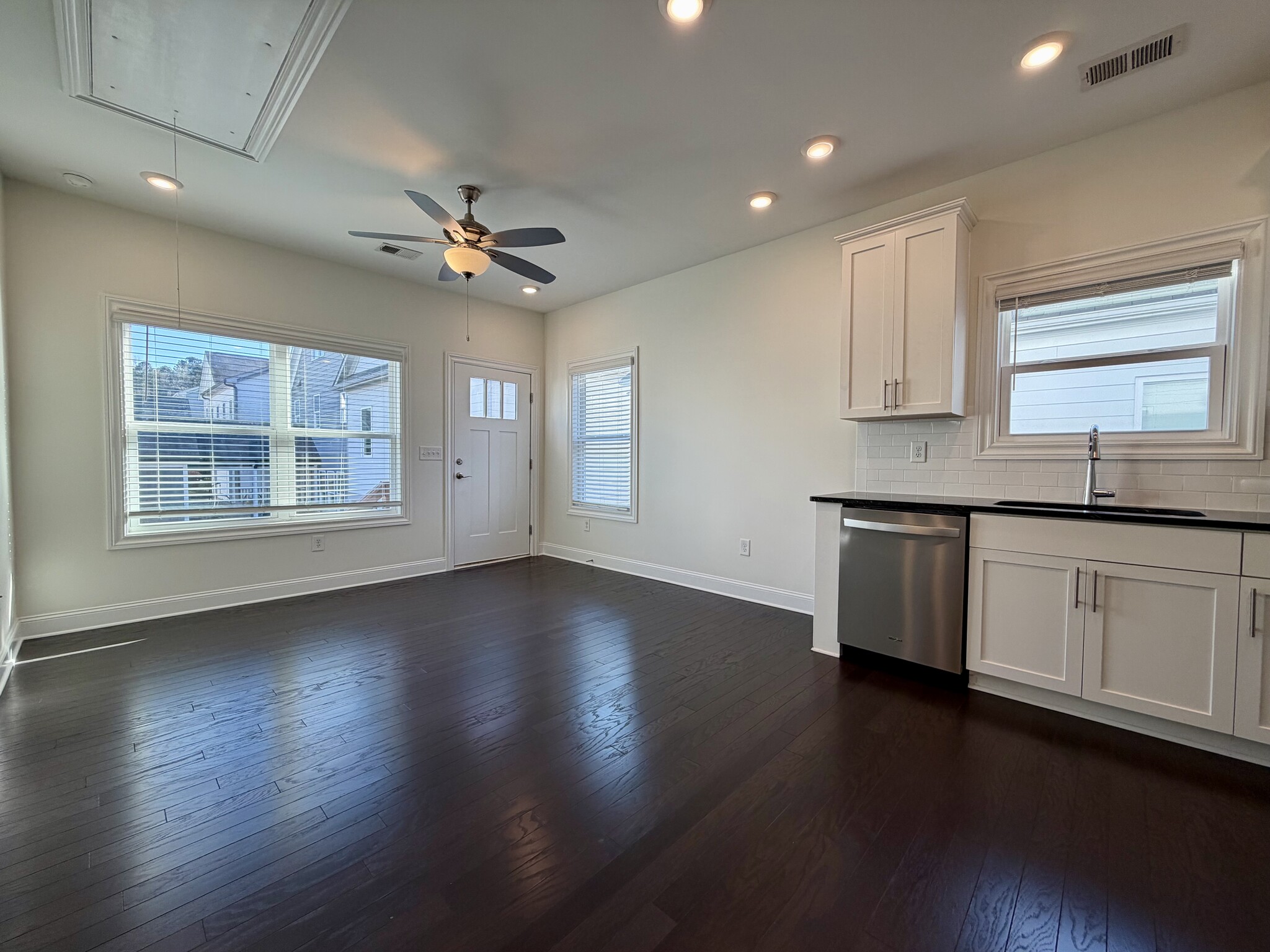 Building Photo - 1747 Stone Hedge Dr NW