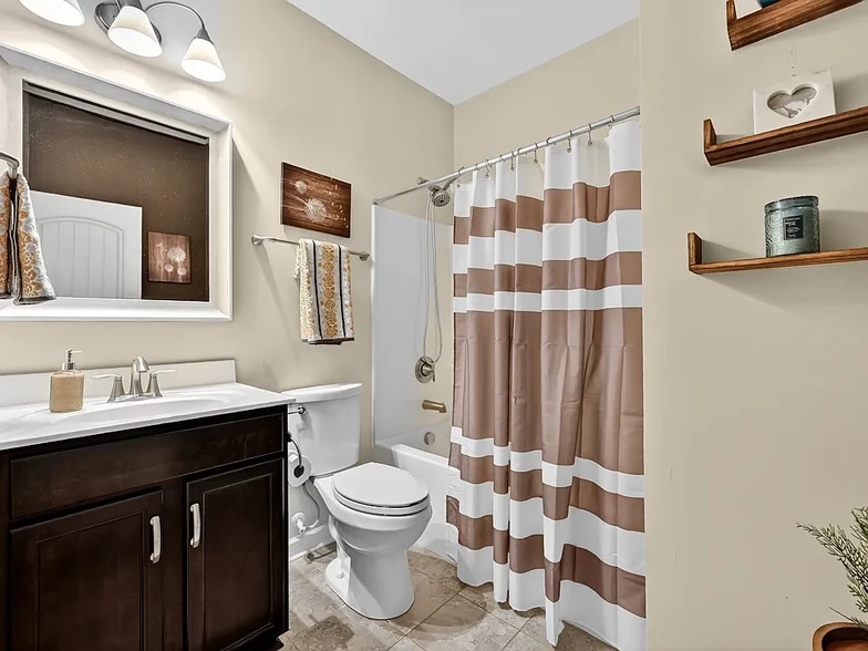 Building Photo - 5004 El Molino Dr
