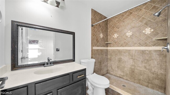 Building Photo - 918 Acroft Ave