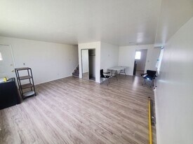 Building Photo - 23756 Banbury Cir