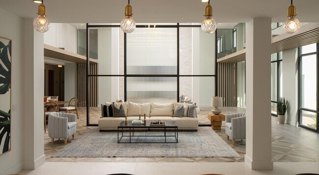 Building Photo - 6850 Foxtail Palm Wy