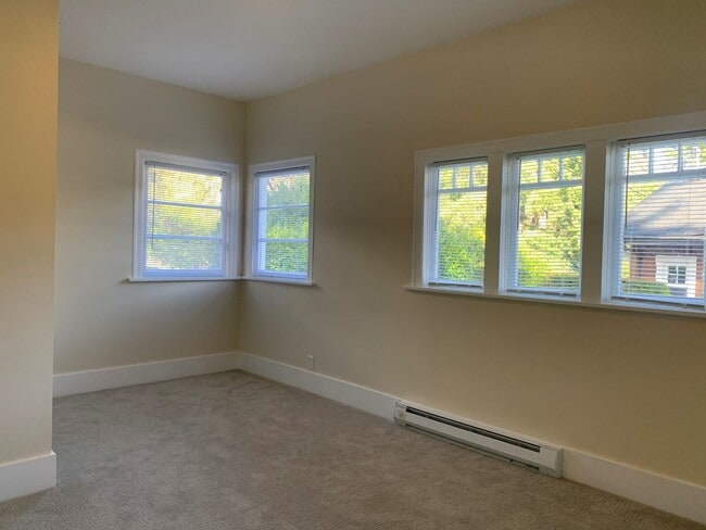 Building Photo - Remodeled 2 Bedroom 1 Bath Home in Downtow...