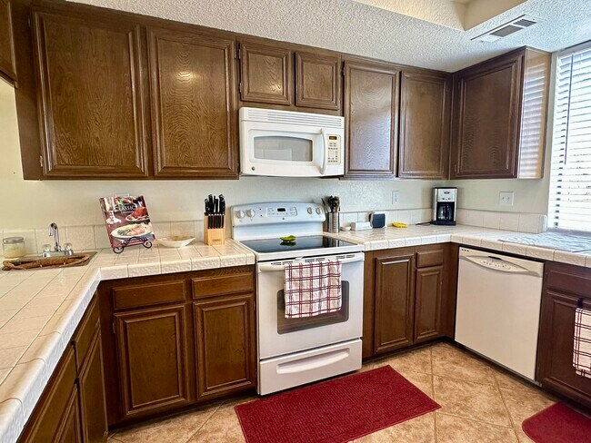 Building Photo - 430 Sierra Madre S