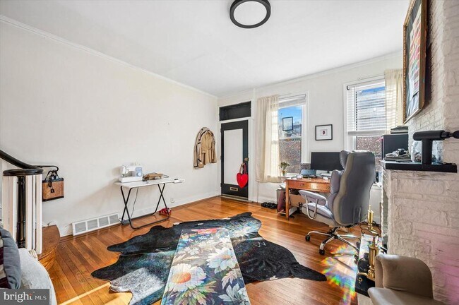 Building Photo - 1820 N Mascher St