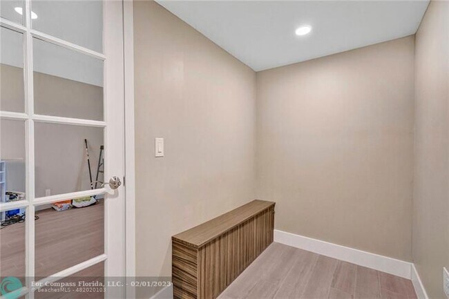 Building Photo - 3051 S Palm Aire Dr