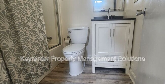 Building Photo - 825 Highland Ave