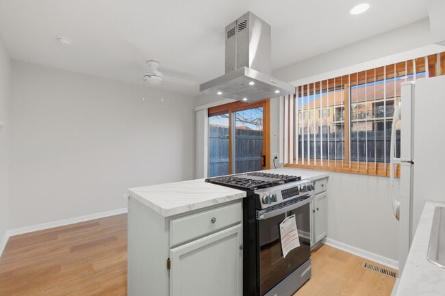 Building Photo - 1746 Sessions Walk