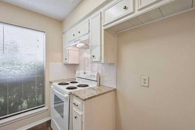 Building Photo - Affordable 2-Bedroom Duplex in Arlington –...