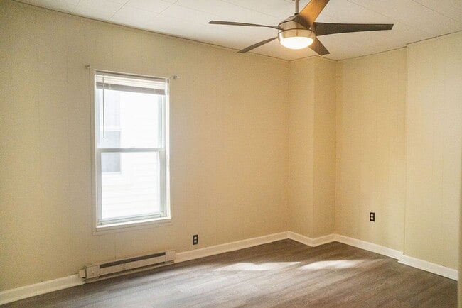 Building Photo - Spacious 5 Bedroom, 2 bathroom Home in Slatington!
