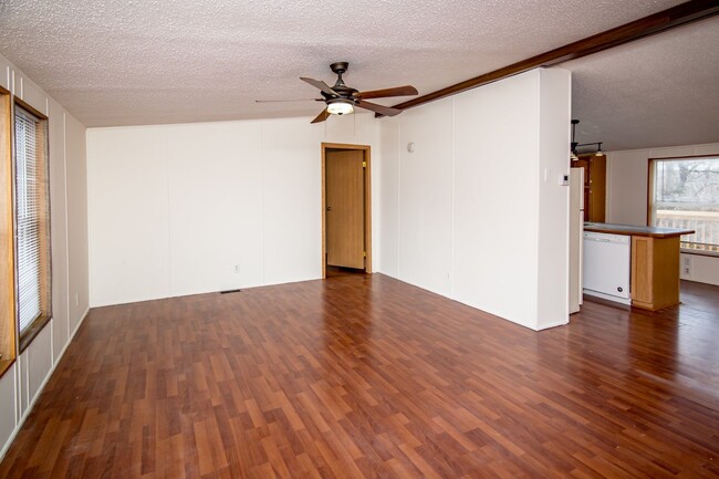Building Photo - 3 bedroom house on 4 acres