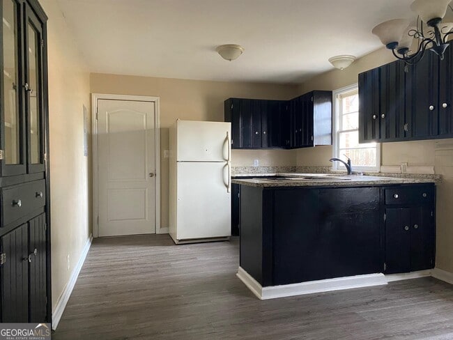 Building Photo - 202 Academy St